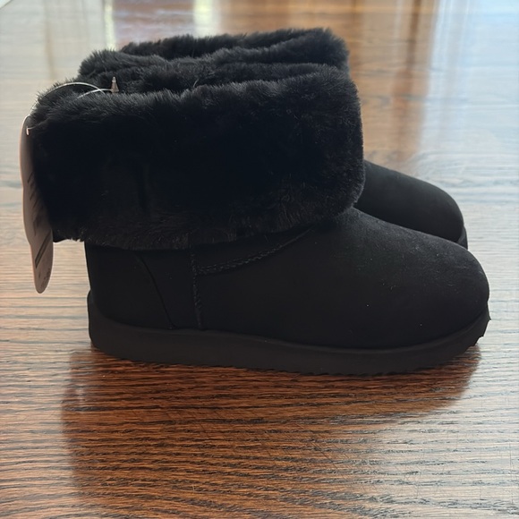 Size 1 black boots with fur trim. - Picture 2 of 5